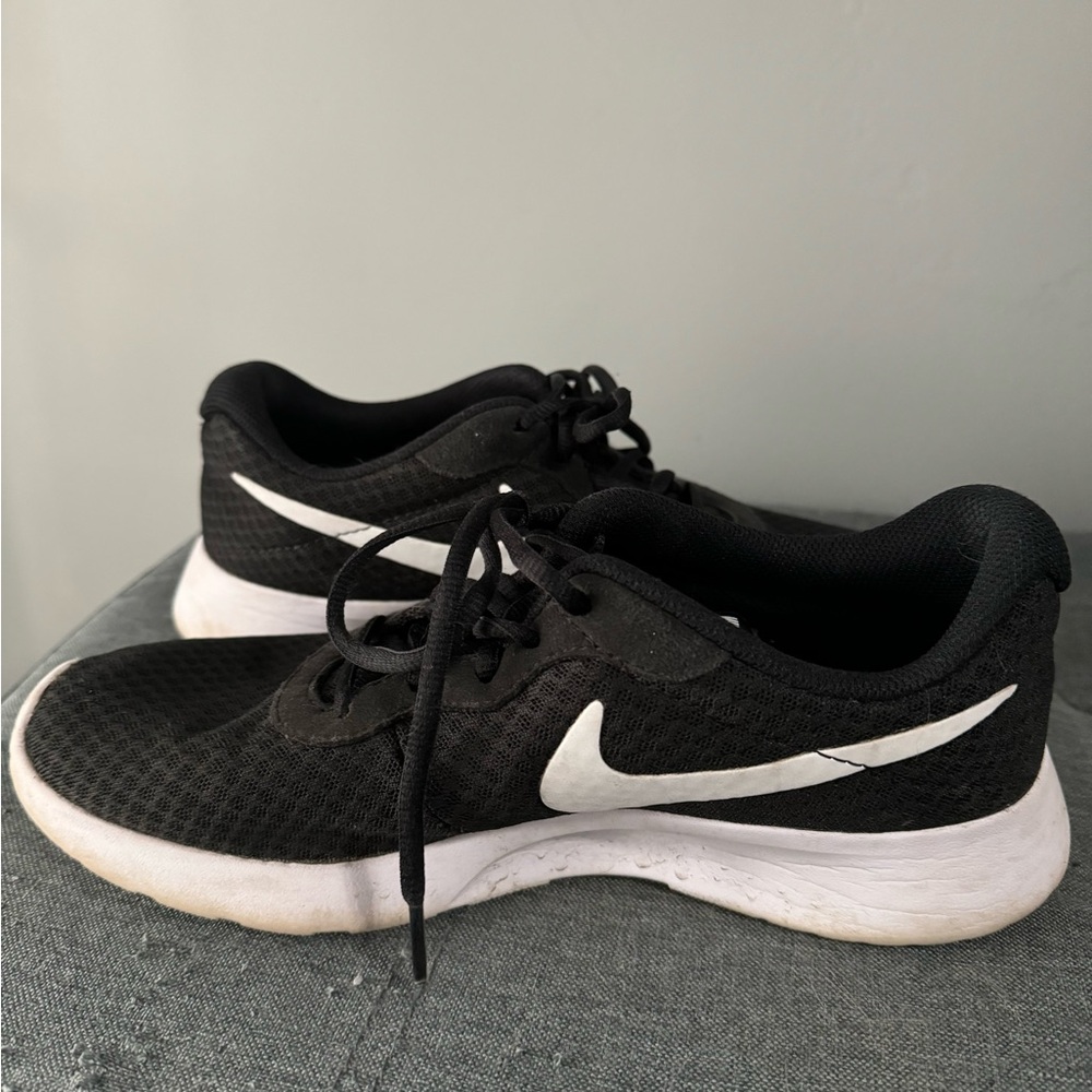 Nike Tanjun Women’s Running Shoes - Picture 10 of 11
